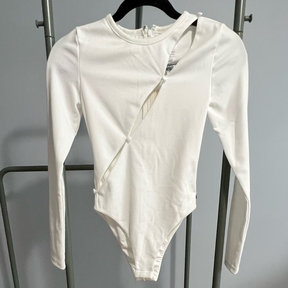 Sabo Skirt - White Bodysuit with Cut Outs - Picture 6 of 7